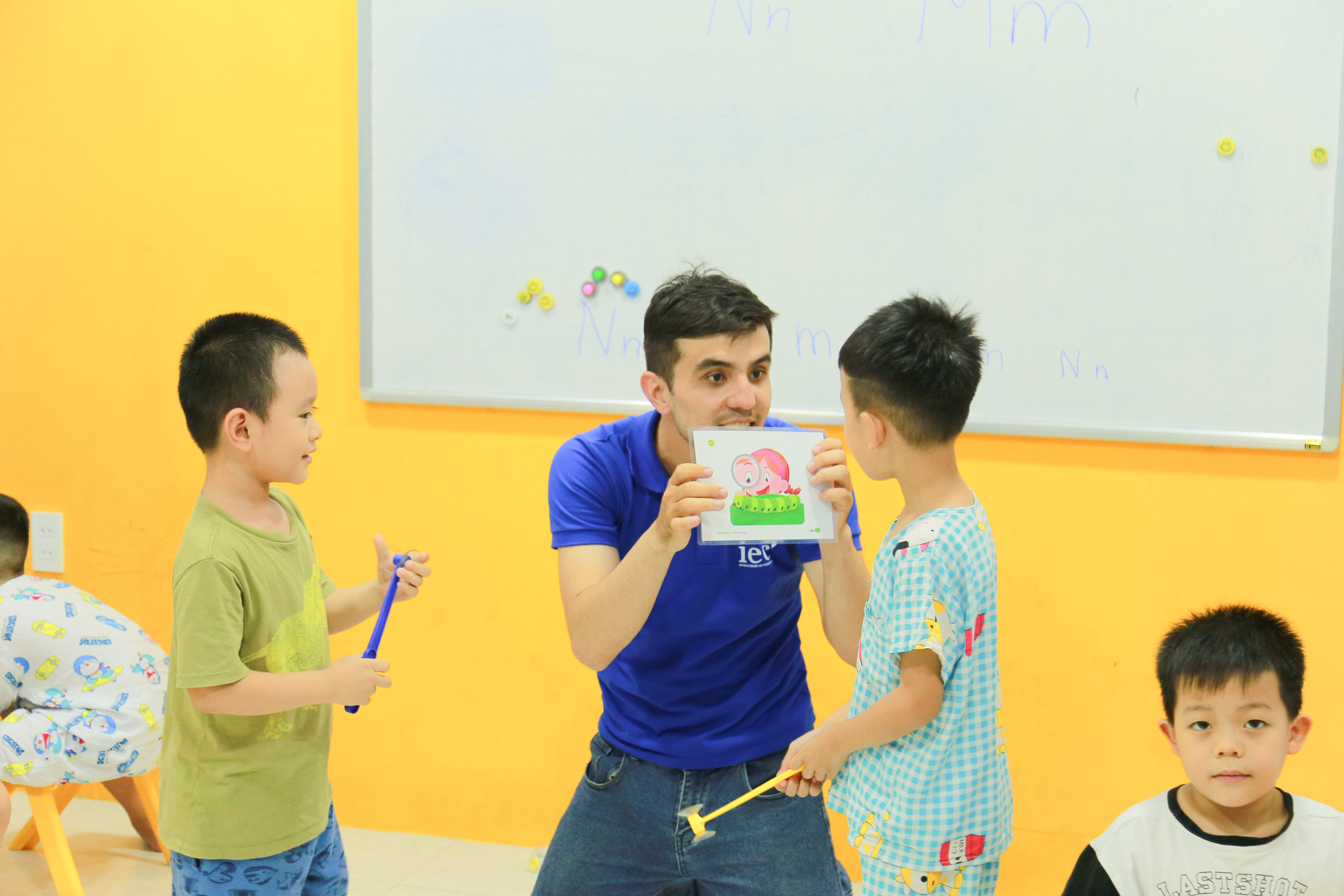 7 NGUYÊN TẮC GIÚP BÉ GIỎI TIẾNG ANH TỪ MẪU GIÁO