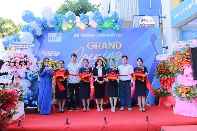TƯNG BỪNG KHAI TRƯƠNG TRUNG TÂM ANH NGỮ IEC TẠI ĐIỆN BIÊN PHỦ