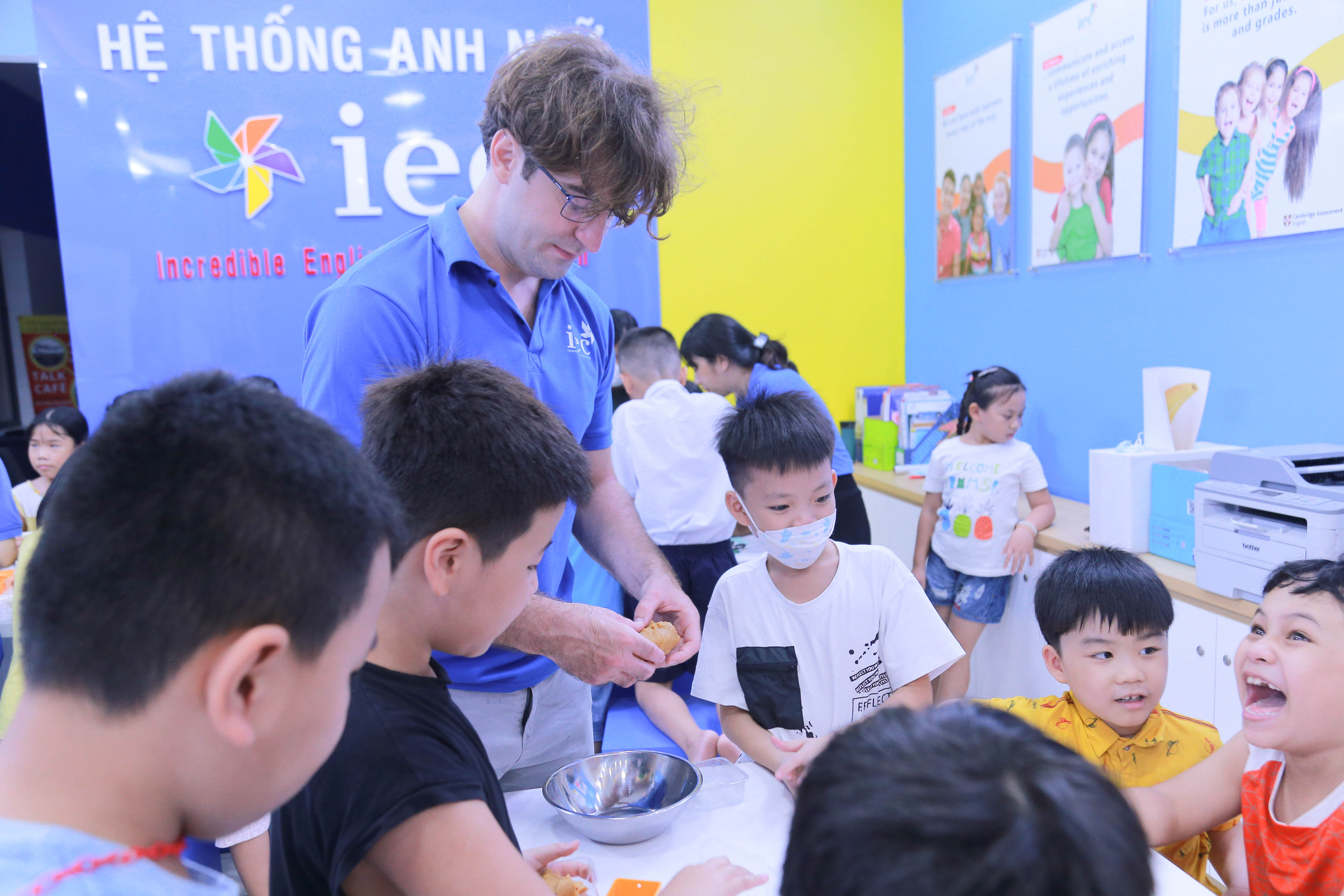 LÀM BÁNH TRUNG THU