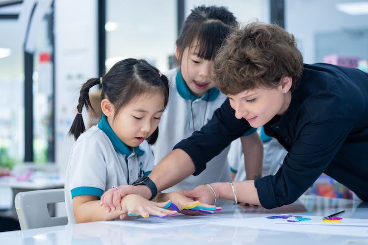 Bốn phương pháp giúp cải thiện trình độ tiếng Anh cho trẻ em ngay tại nhà.